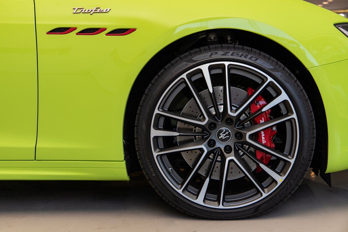 Xe Ý Maserati Ghibli Trofeo V8 Mạnh Nhất Phân Khúc 4 Chỗ vàng chanh,