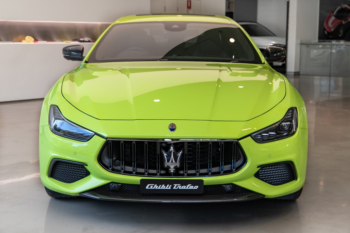 Xe Ý Maserati Ghibli Trofeo V8 Mạnh Nhất Phân Khúc 4 Chỗ vàng chanh,
