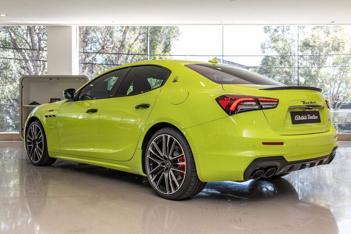 Xe Ý Maserati Ghibli Trofeo V8 Mạnh Nhất Phân Khúc 4 Chỗ vàng chanh,