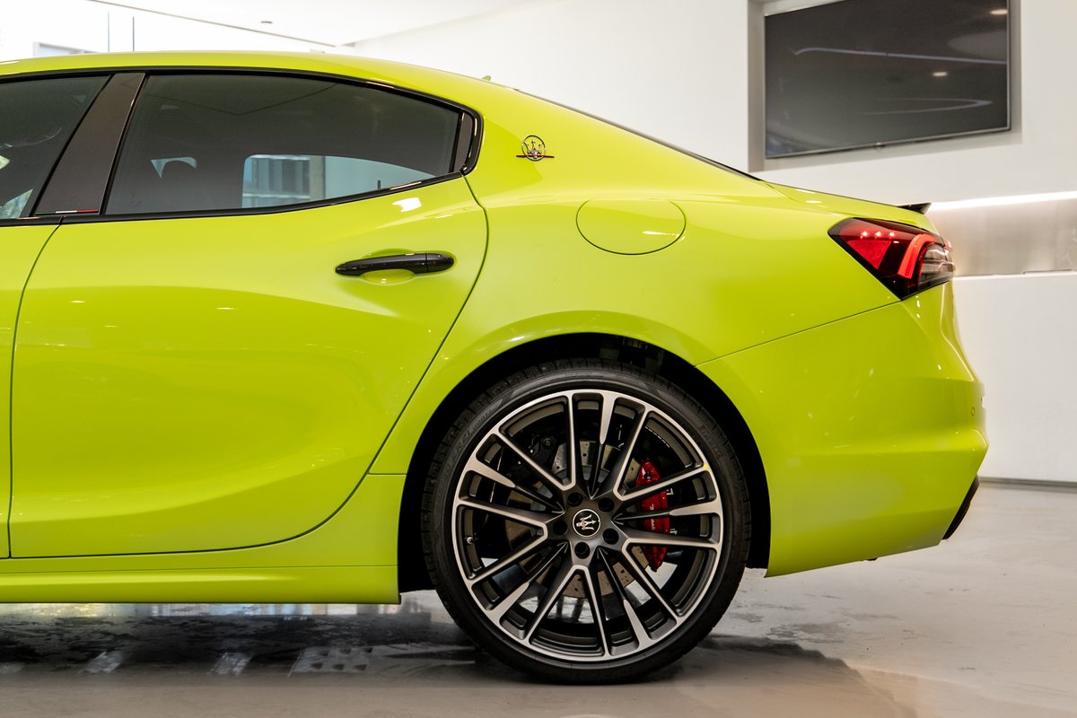 Xe Ý Maserati Ghibli Trofeo V8 Mạnh Nhất Phân Khúc 4 Chỗ vàng chanh,