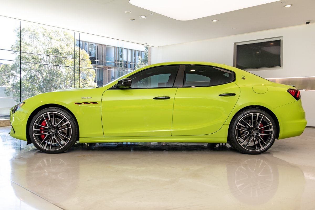 Xe Ý Maserati Ghibli Trofeo V8 Mạnh Nhất Phân Khúc 4 Chỗ vàng chanh,