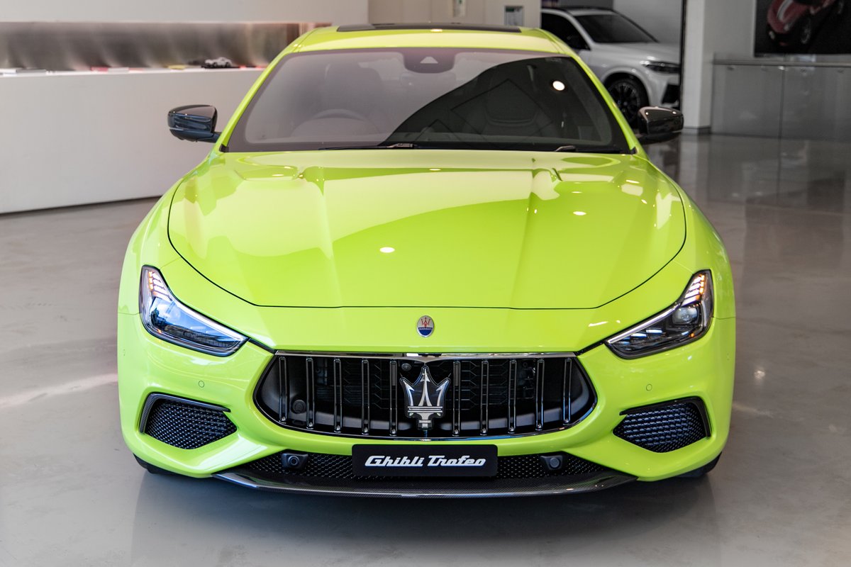 Xe Ý Maserati Ghibli Trofeo V8 Mạnh Nhất Phân Khúc 4 Chỗ vàng chanh,