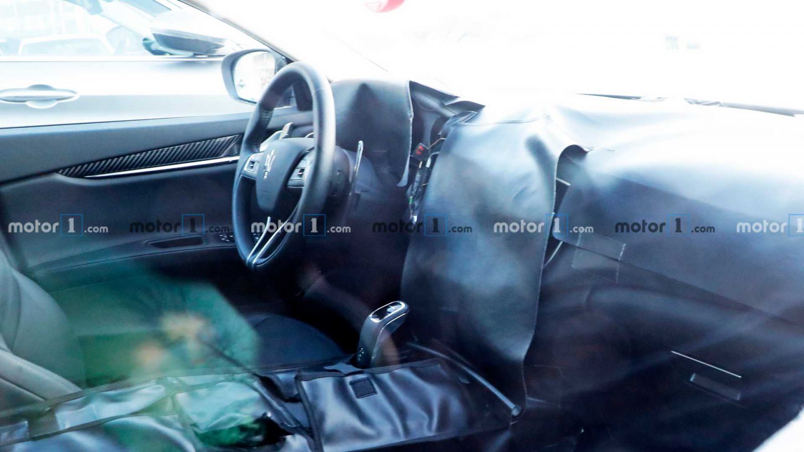 Maserati Ghibli 2021 Phiên Bản 2.0L 330 Mã Lực Giá Bao Nhiêu Tiền Khi Ra Mắt cuối năm 2020 này, Xe được trang bị động cơ mới nhỏ hơn, nhưng công suất gần bằng với V6 350 mã lực hiện tại, Maserati nội thấ