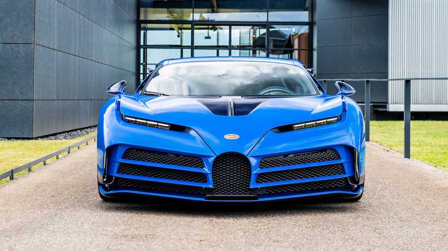 Chiếc Bugatti Centodiecis đầu tiên được giao cho chủ sở hữu mới, có lẽ đây là mẫu siêu xe 2 cửa 2 chỗ đắt nhất trên thế giới, tất nhiên không dễ để có nó