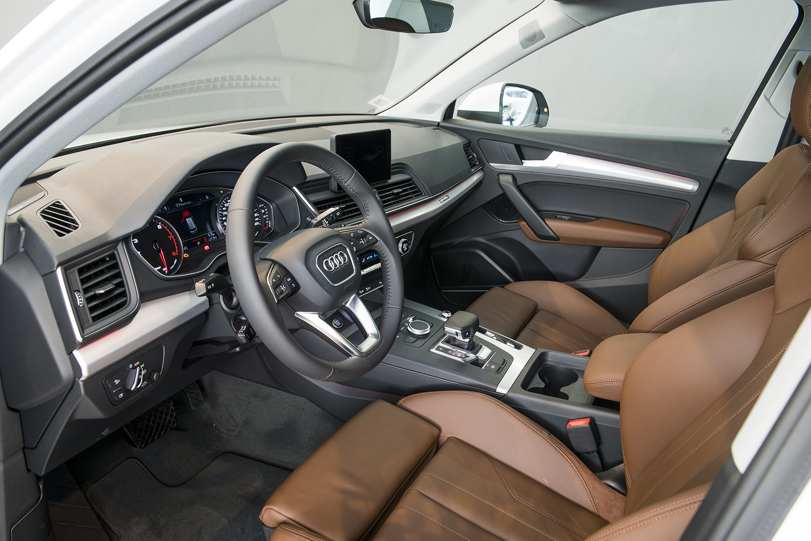 XE AUDI Q5 ĐỜI MỚI NHẤT MÀU TRẮNG MODEL 2023 VỀ VIỆT NAM