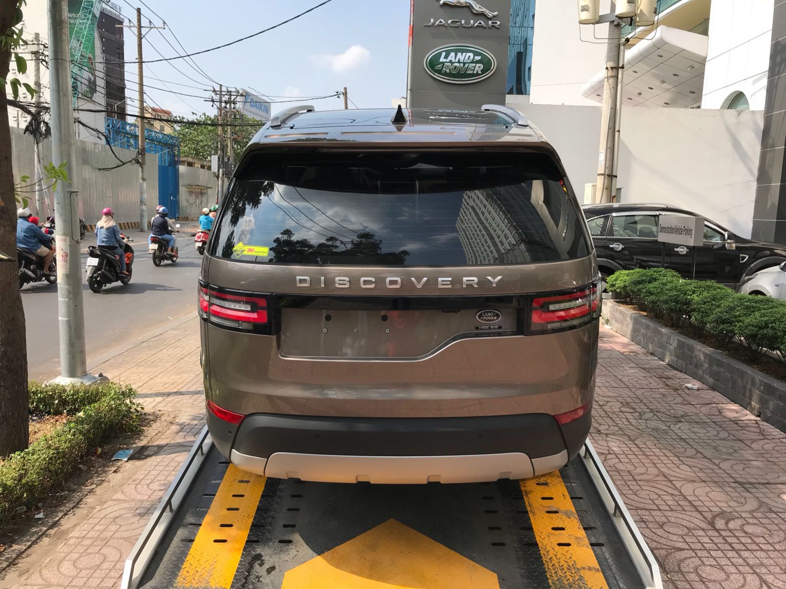 Giá Xe Range Rover 7 Chỗ Discovery Bản Cao Cấp HSE Luxury Màu Nâu 2018 - 2019 Bao nhiêu tiền bán tại Việt Nam, Xe Se, HSE, Xe Nhập, Xe Cũ ,Xe mới, Xe màu nào đẹp