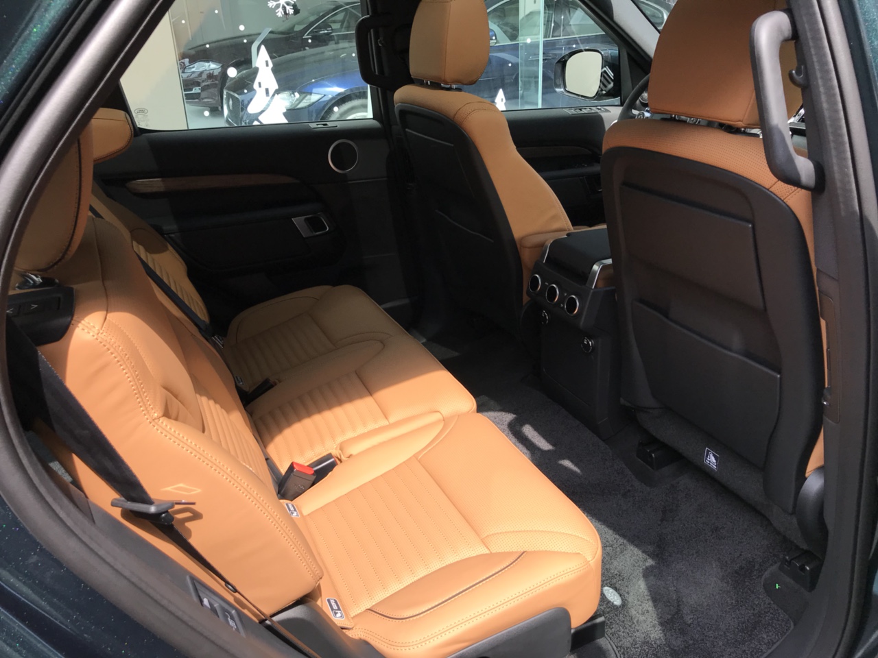 Đánh Giá Xe 7 Chỗ Land Rover Discovery HSE Luxury Cao Cấp Màu Xanh Rêu Aintree Green 2018, Xe Range Rover 7 Chỗ thế hệ mới model 2019 có gì khác model này, xe chạy có hao xăng không, xe nhập từ nước nào.