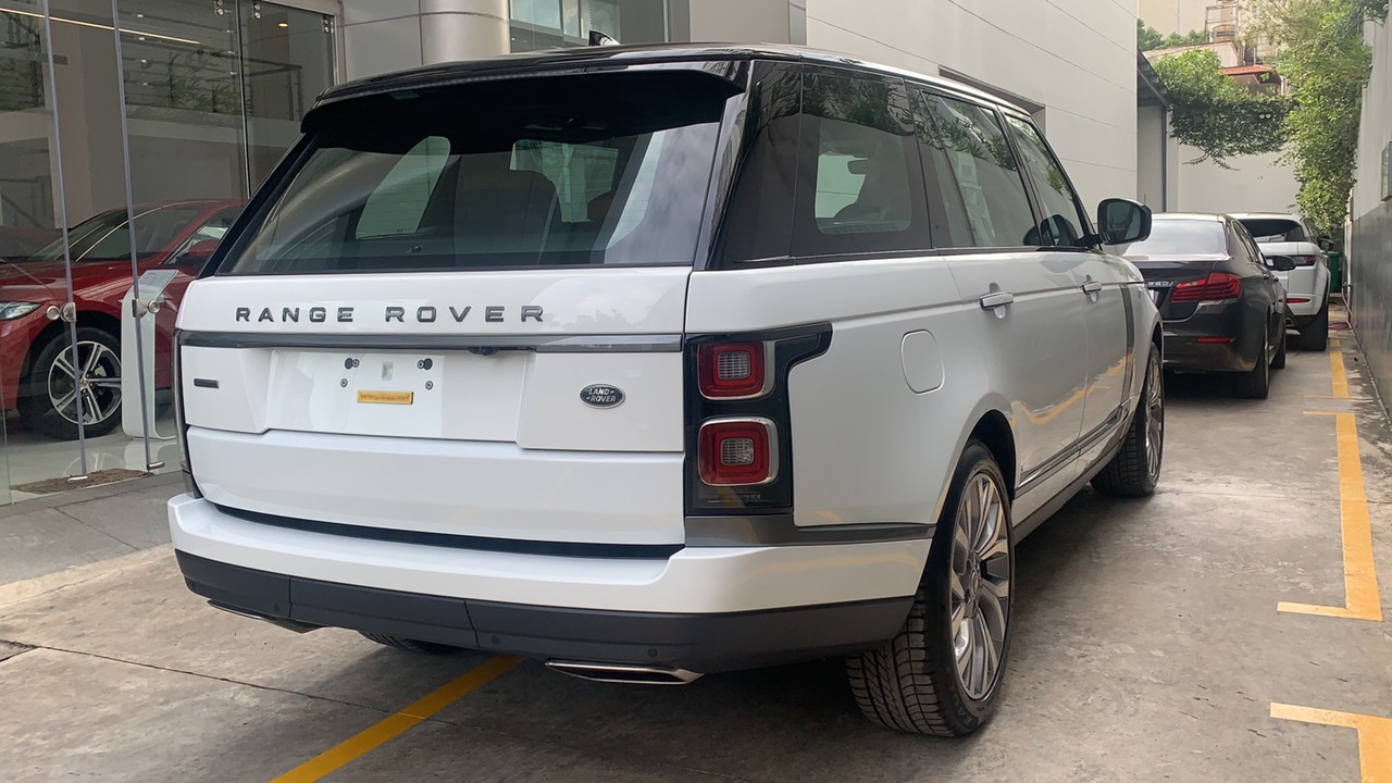 Giá Xe Range Rover Vogue 3.0 Supercharged Đời Mới Nhất Tại Việt Nam model 2020 nhiêu tiền, hiên tai giá là 8,899 triệu đồng tại hãng