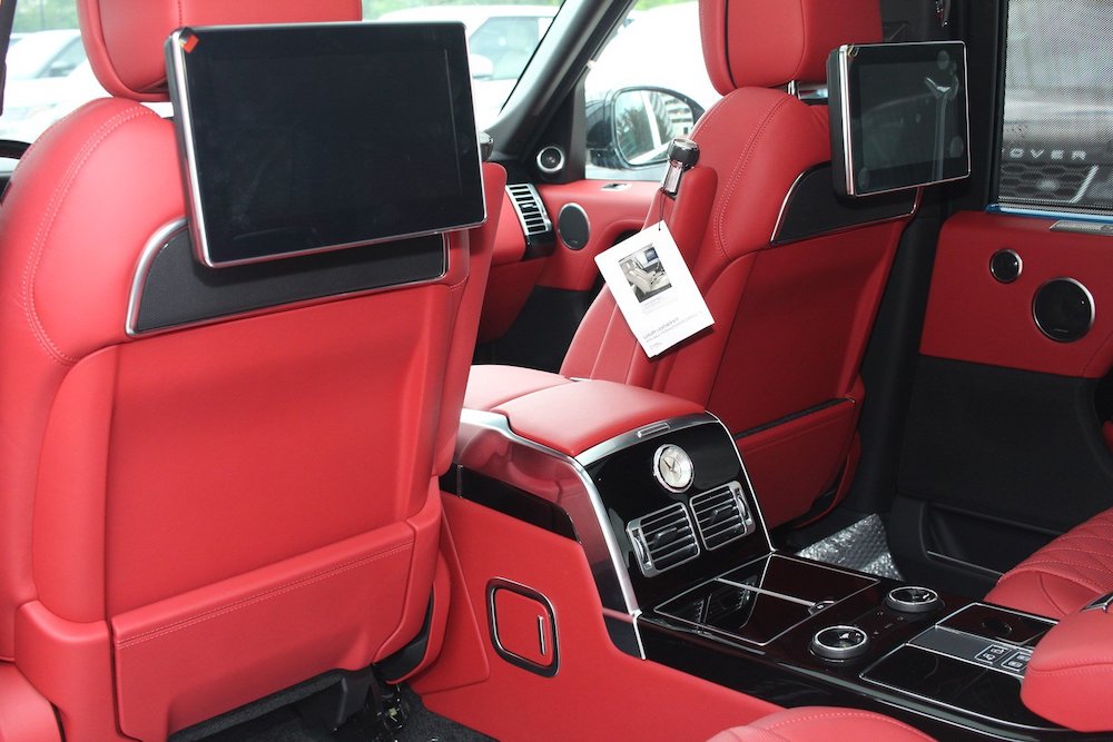 hàng ghế thứ 2 cao cấp range rover Hàng ghế sau trang bị 2 màn hình giải trí cảm ứng trên xe sv 2020