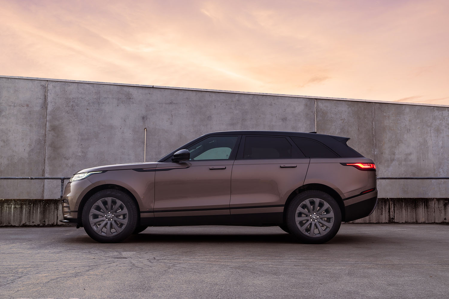 Chi Tiết Mẫu Xe Range Rover Velar Bản Cao Cấp 2.0 và 3.0 Tại Việt Nam Màu Nâu Model 2019, Velar HSE R-DYnamic, Velar 2020 Nhập Khẩu Bản full Option, Velar giao ngay