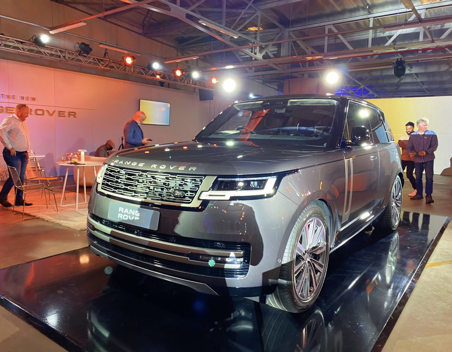 Xe Range Rover 5 Và 7 Chỗ Đời Mới 2023 Giá Bao Nhiêu, Mẫu SUV hạng sang được nhiều người trên khắp thế giới lựa chọn mua nhất, bạn cũng xem để lựa chọn cho mình 1 chiếc xe ưng ý nhé