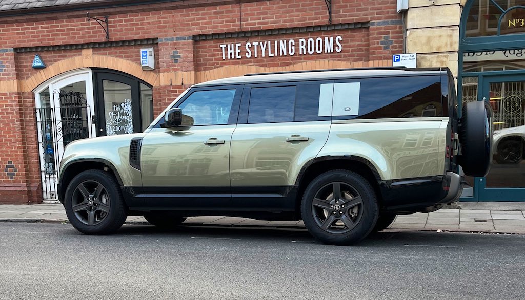 Mẫu Xe SUV 8 Chỗ Defender 130 Của Land Rover Về Việt nam