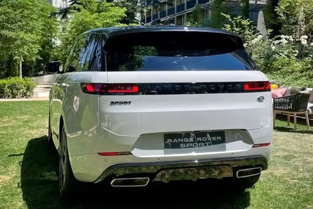Xe Range Rover Sport Đời Mới 2023 7 Chỗ Giá Bao Nhiêu