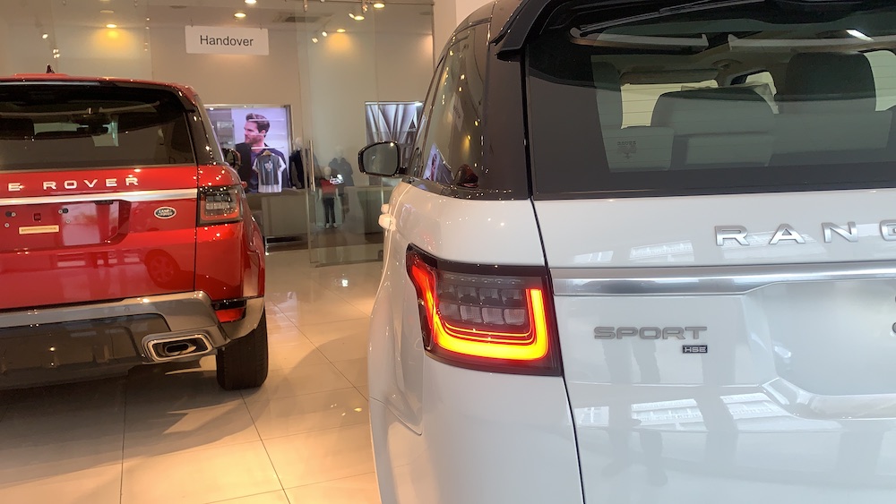 Range Rover SPort Phiên Bản 2.0 HSE Và 3.0 HSE 7 Chỗ Khác Nhau Gì, Giá Bao Nhiêu Tiền, Động cơ 2.0lít mạnh 300 mã lực, còn 3.0l mạnh 360 mã lực, nên mua động cơ nào, và giá tại viẹt nam là bao nhiêu khi lăn bánh