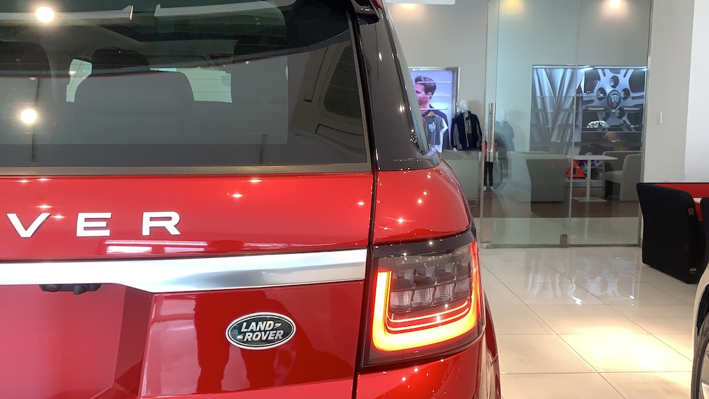 Range Rover SPort Phiên Bản 2.0 HSE Và 3.0 HSE 7 Chỗ Khác Nhau Gì, Giá Bao Nhiêu Tiền, Động cơ 2.0lít mạnh 300 mã lực, còn 3.0l mạnh 360 mã lực, nên mua động cơ nào, và giá tại viẹt nam là bao nhiêu khi lăn bánh