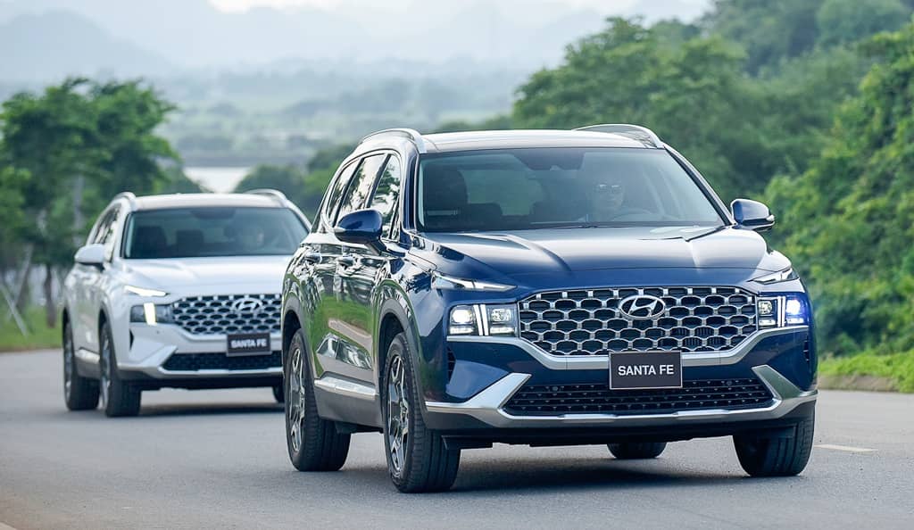 Hình xe santafe 2022 màu trắng và màu xanh ngày ra mắt