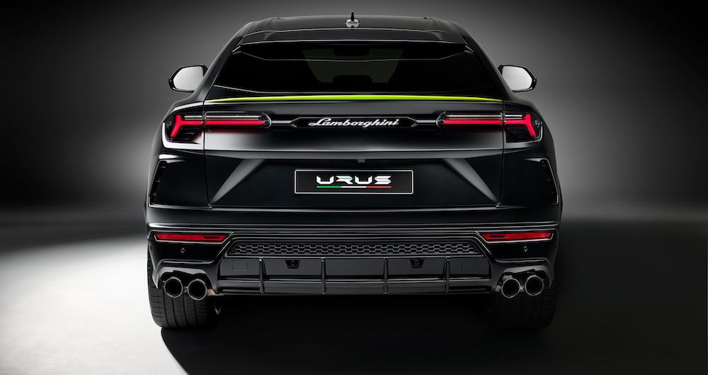 Đuôi xe Urus màu đen