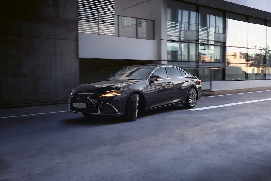 Mẫu Lexus ES Đời 2023 vừa được hãng xe sang Nhật Bản nâng cấp công nghệ và kiểu dáng mới