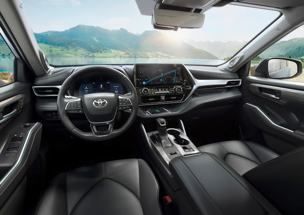 Toyota giới thiệu bản cập nhật cho mẫu SUV 7 chỗ Highlander cho năm 2023 nội thất